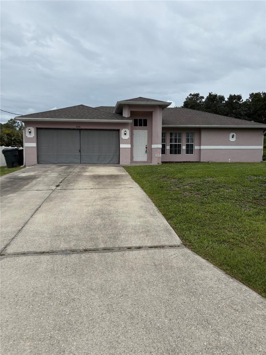 Exceptional opportunity to own this North Port house in great location of the town. Priced to sell. Spacious with lots of light. Stratigically located close to I75 and US41. Close to shopping and medical facilities. No HOA. Easy to show. All measurments must be verified.