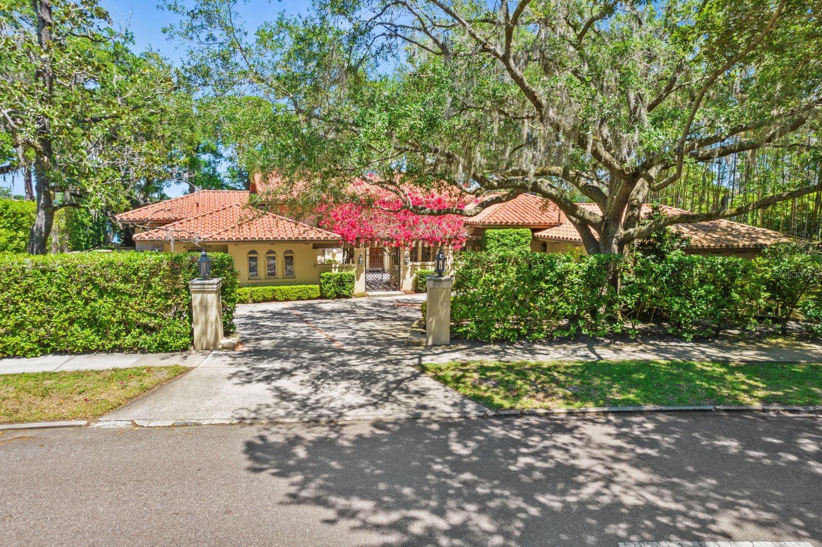 ROBERT DHU MACDONALD PARK - Residential