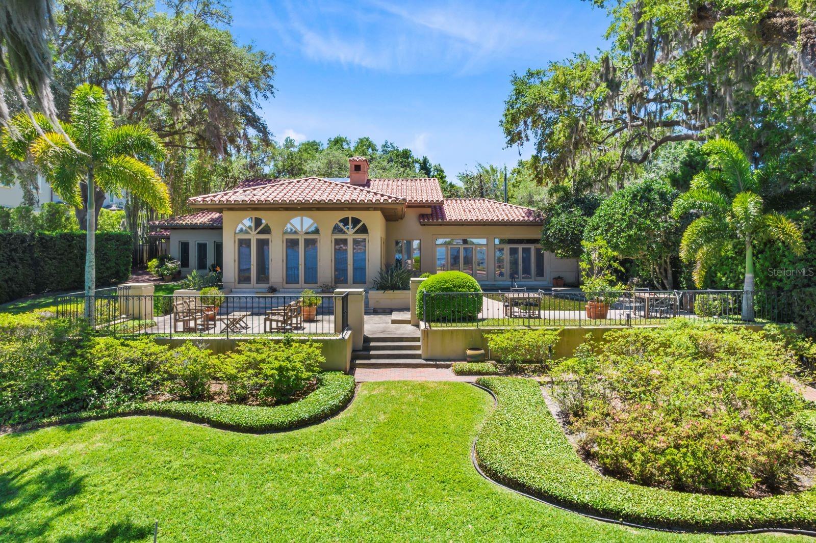 ROBERT DHU MACDONALD PARK - Residential