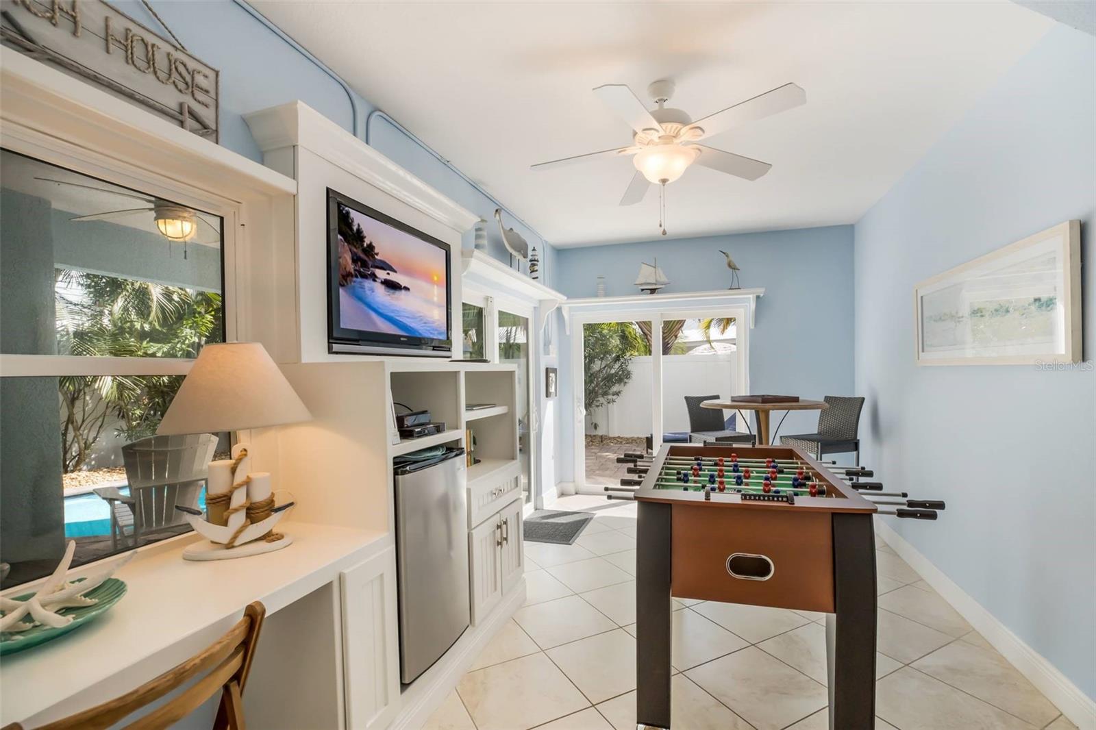 BAY PALMS - Residential