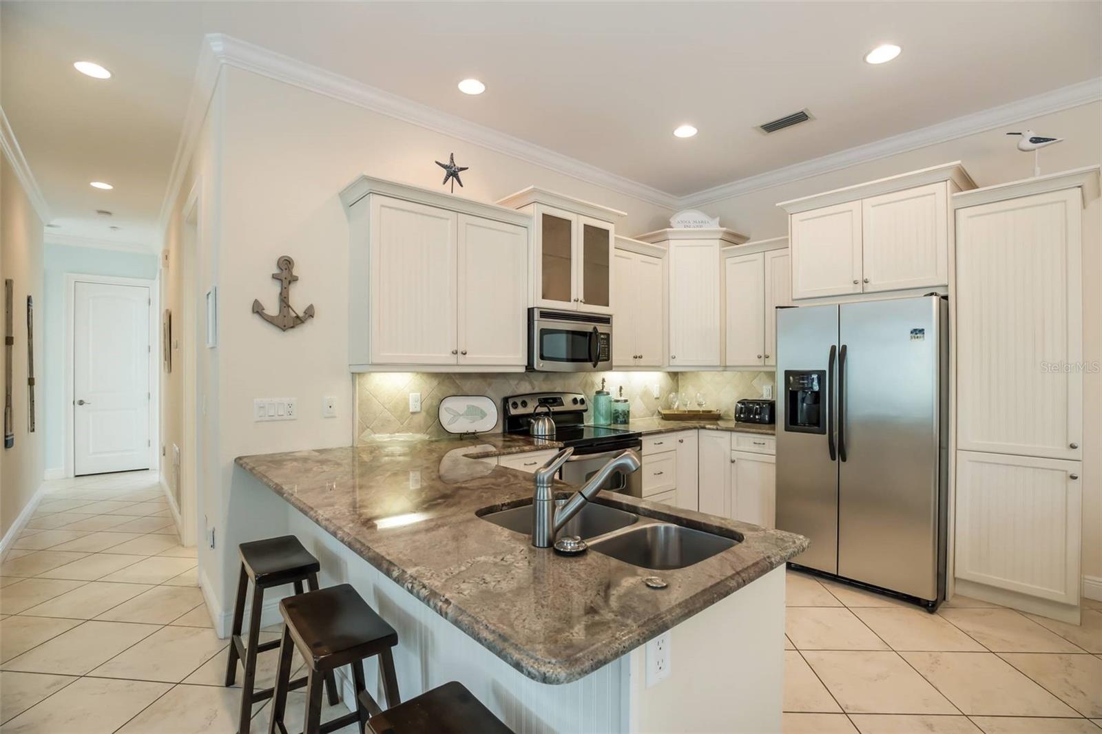 BAY PALMS - Residential