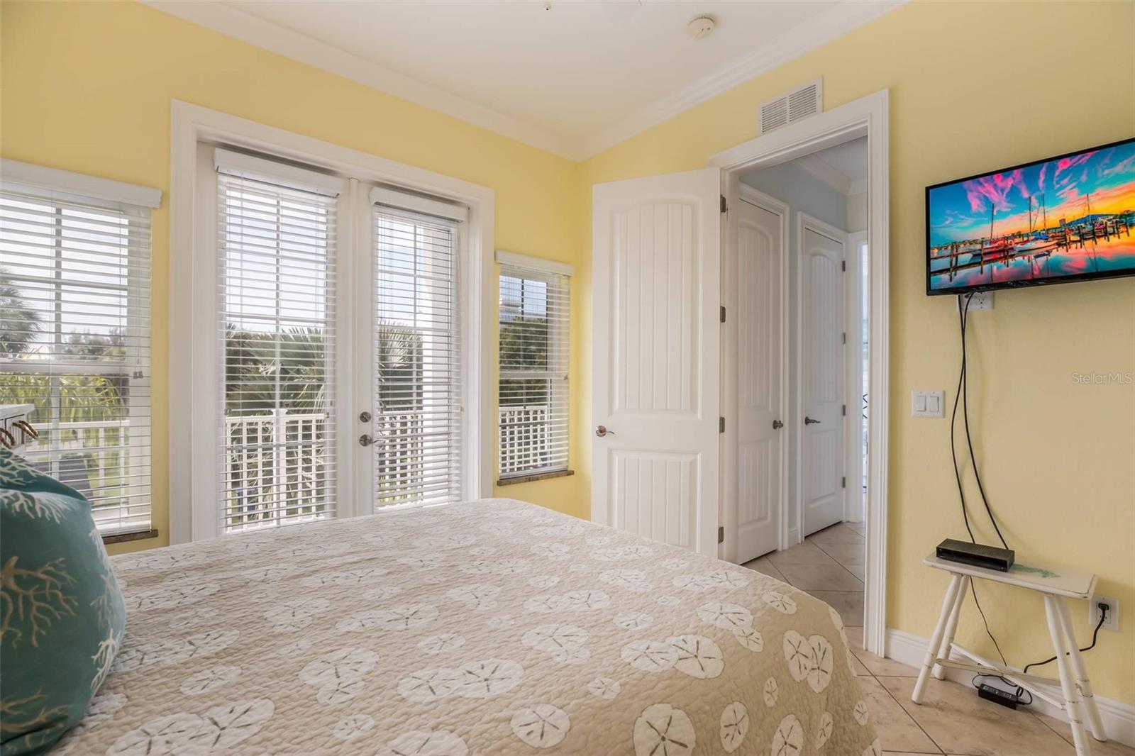 BAY PALMS - Residential