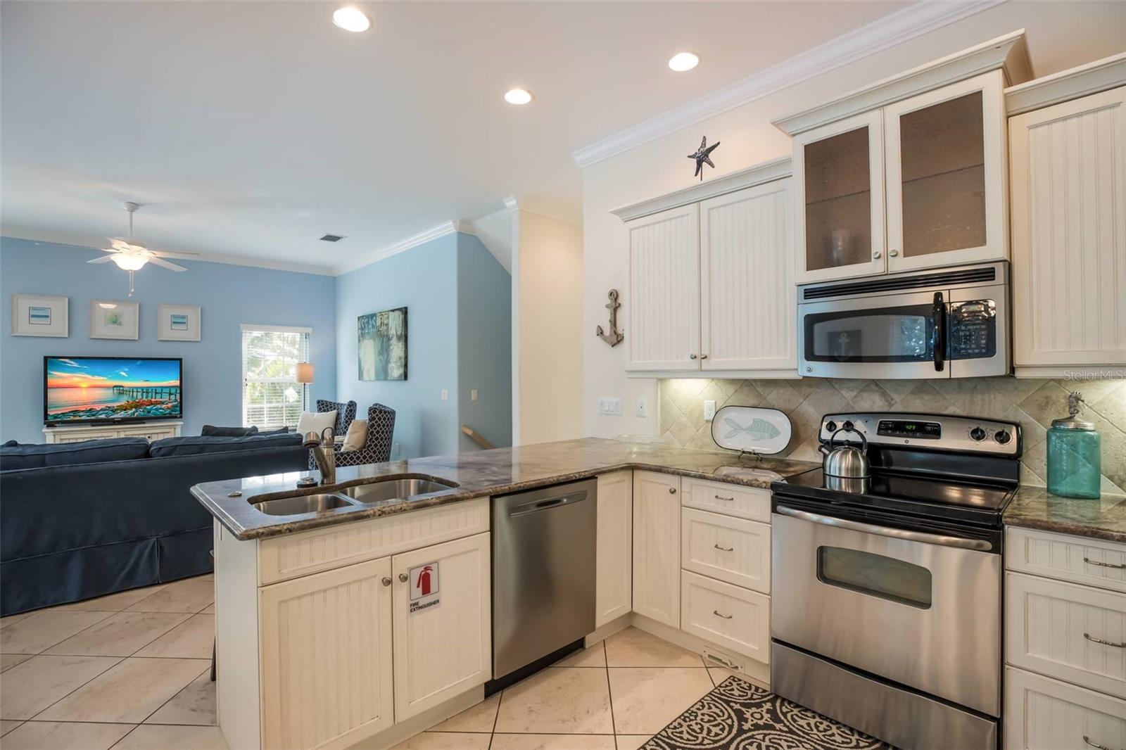 BAY PALMS - Residential