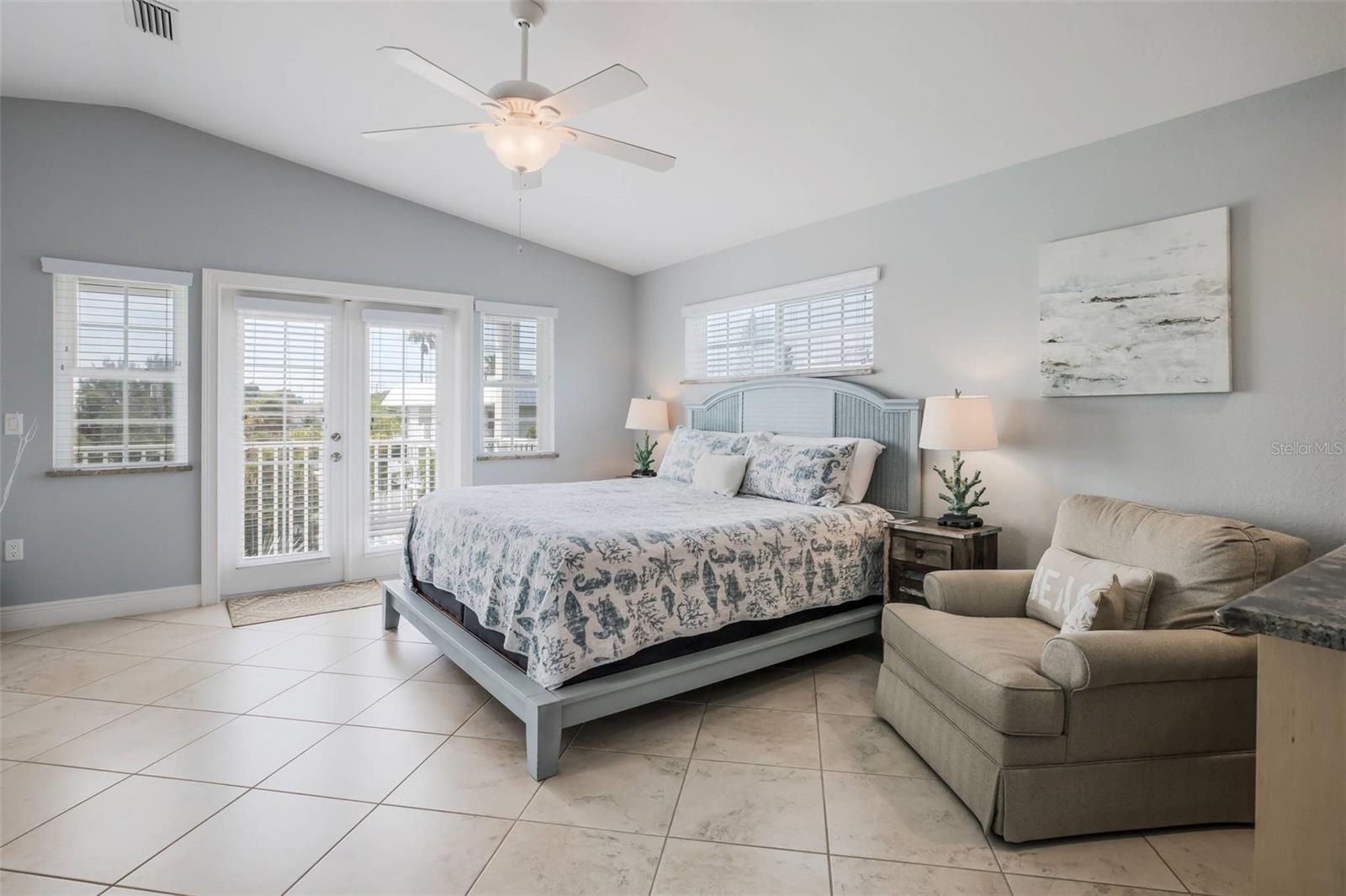 BAY PALMS - Residential