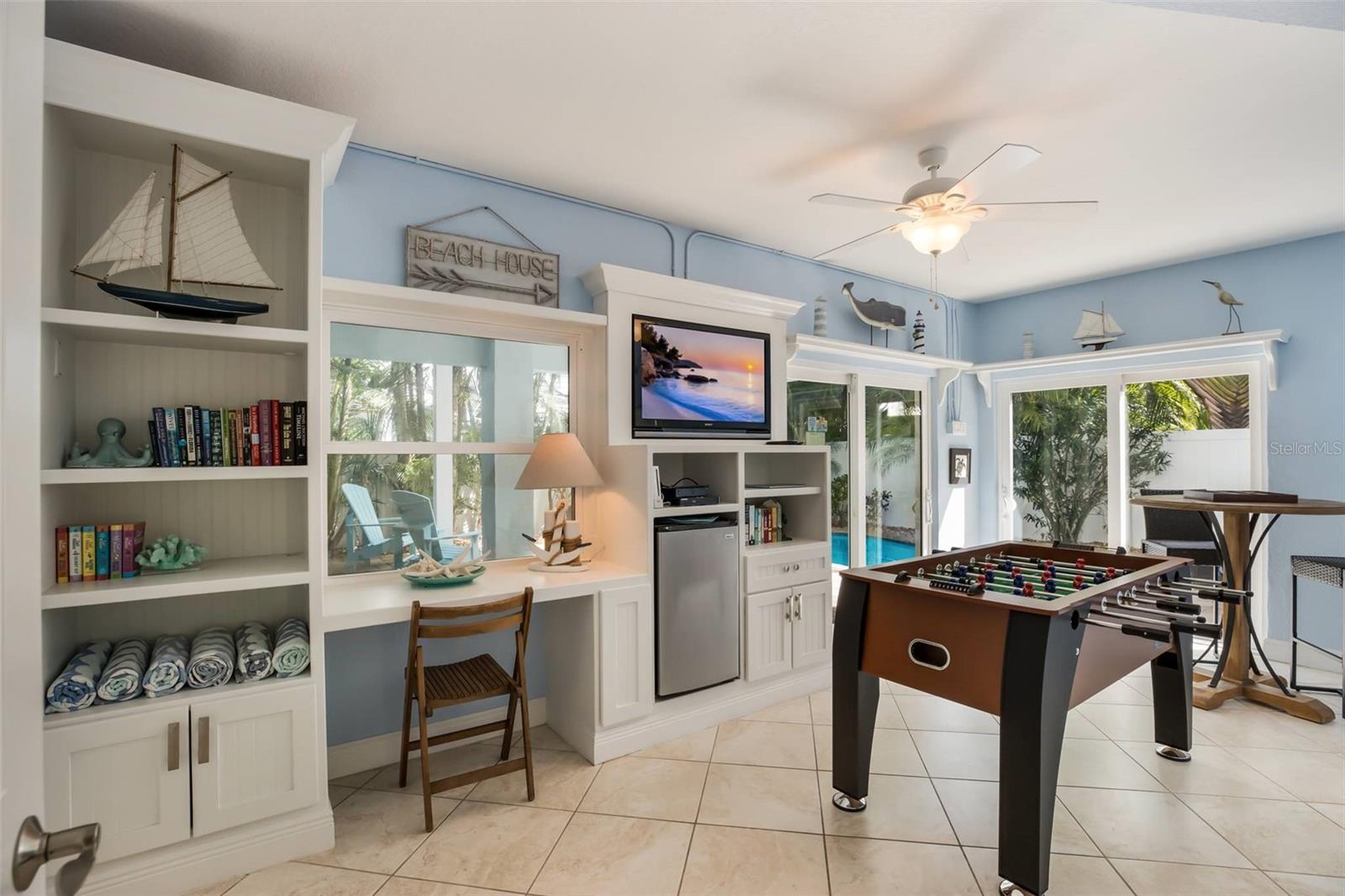 BAY PALMS - Residential