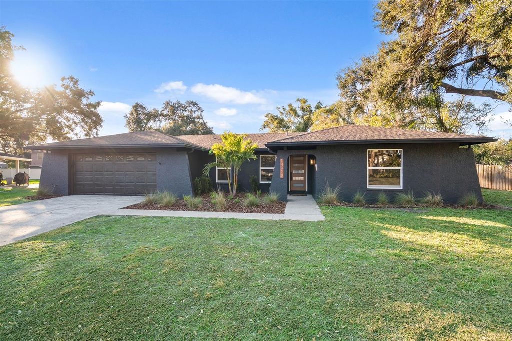 Photo of 14912 Wedgewood Place, Tampa, FL 33613 (MLS # TB8471254)