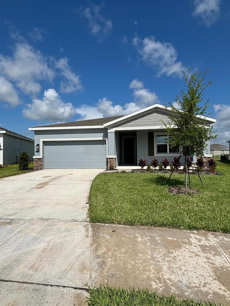 Discover your next home at 1024 Harold Pass ?
A super-spacious house with 3 bedrooms and 2 bathrooms, perfect for those looking for comfort and space for the whole family.
Note: This house has a fully equipped efficiency apartment with a separate entrance and a couple with their respective backgrounds live there.
Imagine enjoying bright mornings in the open living room, cooking in a practical kitchen, and enjoying the tranquility of a welcoming neighborhood. ??
Plus, the location is ideal:
?? Just minutes from supermarkets like Publix and Walmart for your everyday needs.
?? Close to shopping centers and local stores, where you'll always find what you need and a shopping or entertainment plan for the weekend.
Everything you dream of in one place: spaciousness, location, and comfort. ??
?? The best part? You can schedule your visit and see your future home today!