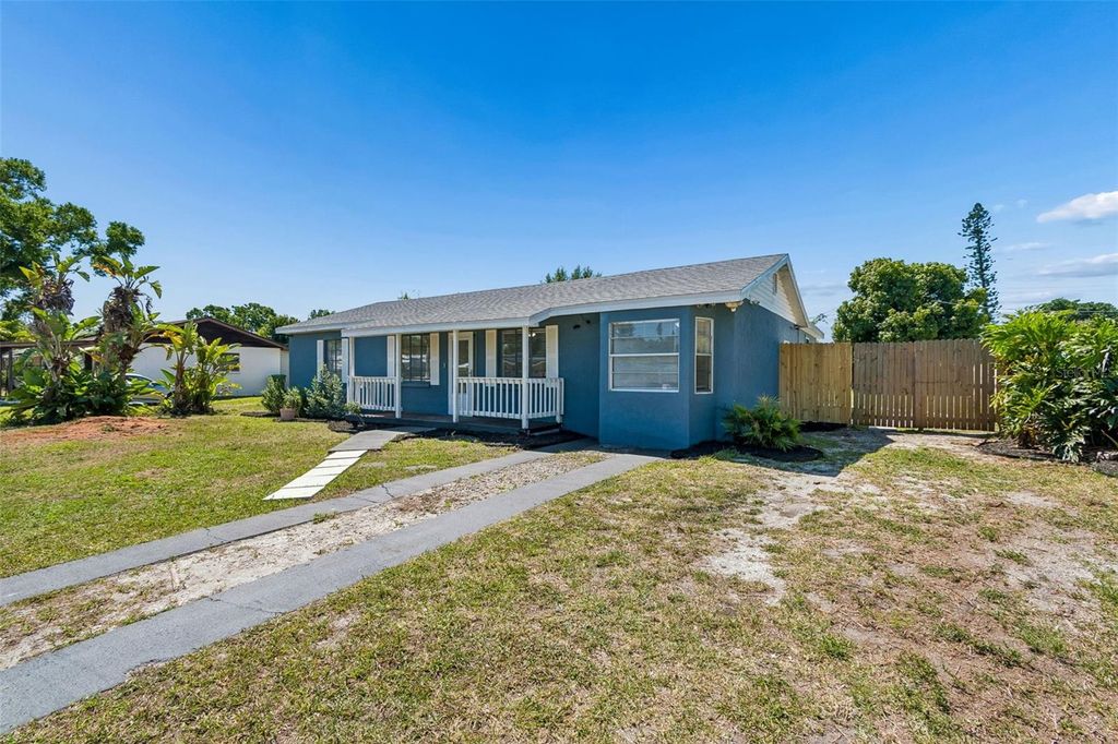 Photo of 2309 21st Avenue W, Bradenton, FL 34205 (MLS # A4689372)