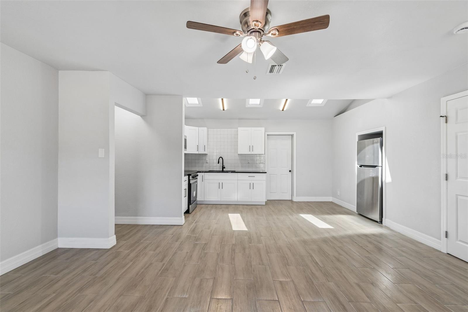 DAHLIA GARDENS - Residential Income