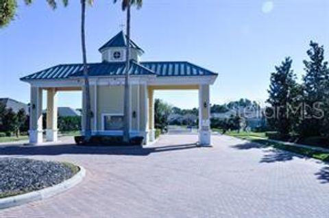 A home in WINTER HAVEN