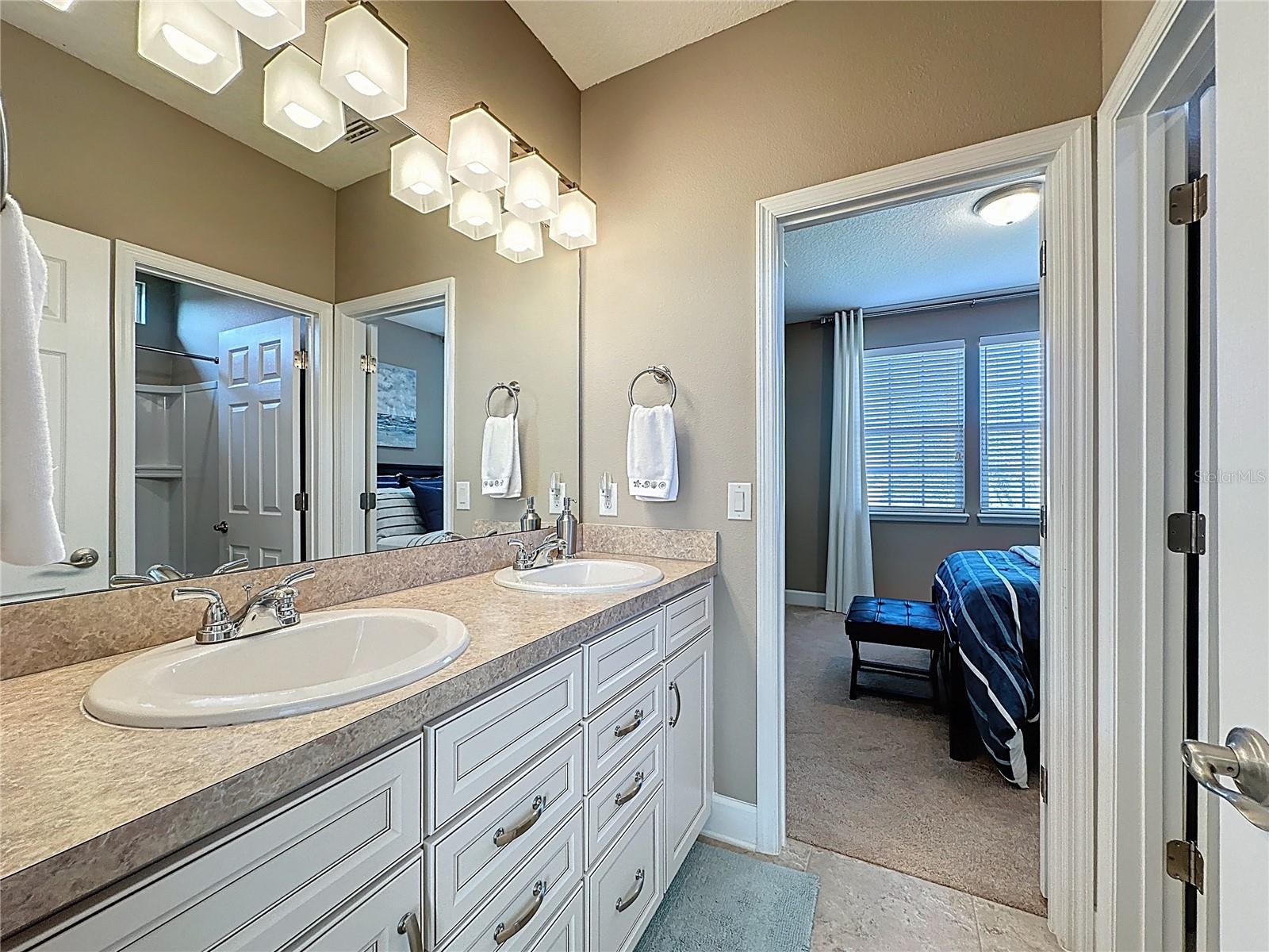 BELLA LAGO - Residential