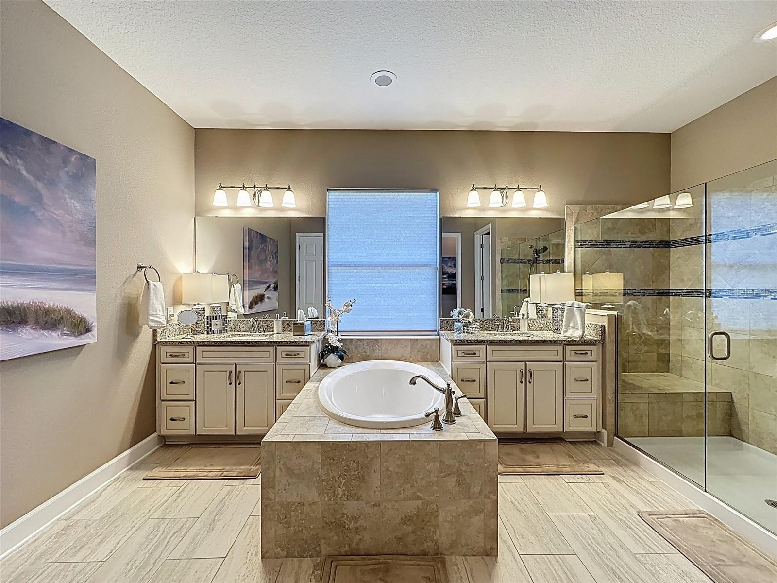 BELLA LAGO - Residential