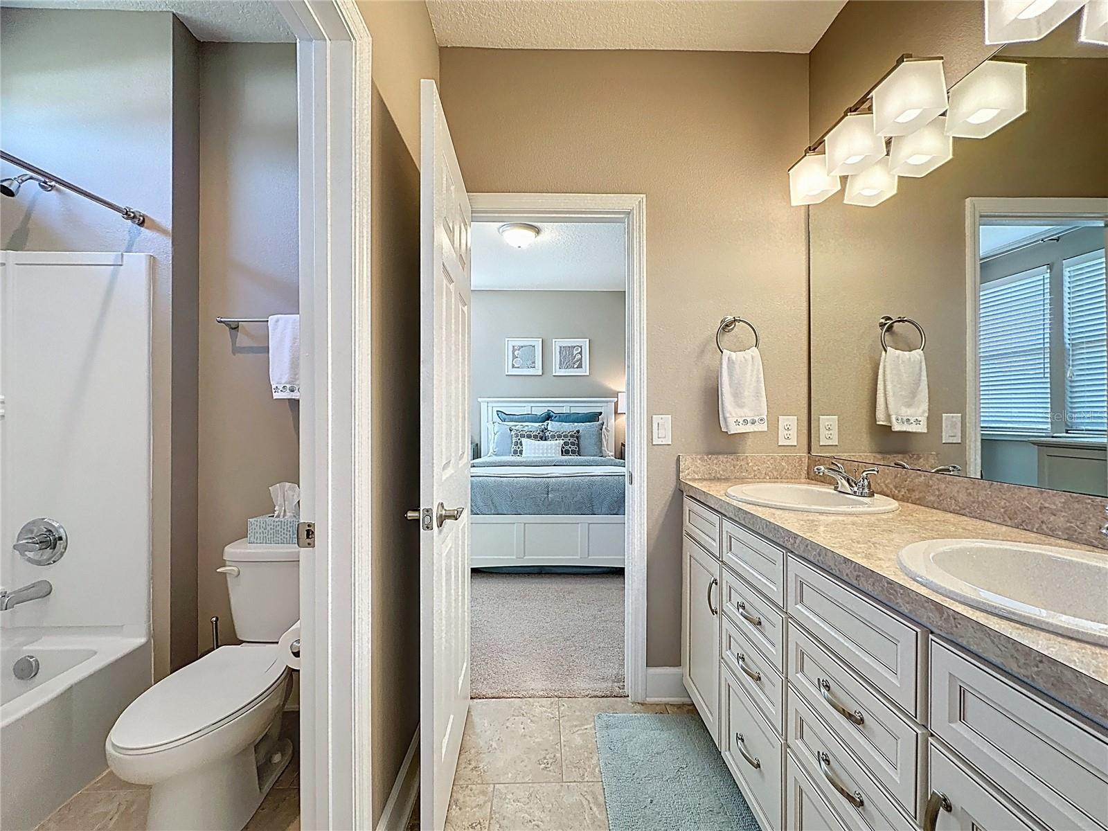 BELLA LAGO - Residential