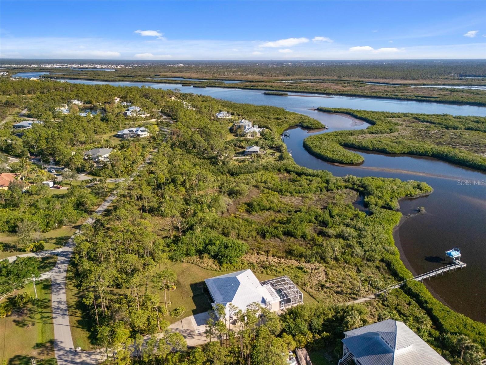MYAKKA COUNTRY - Land