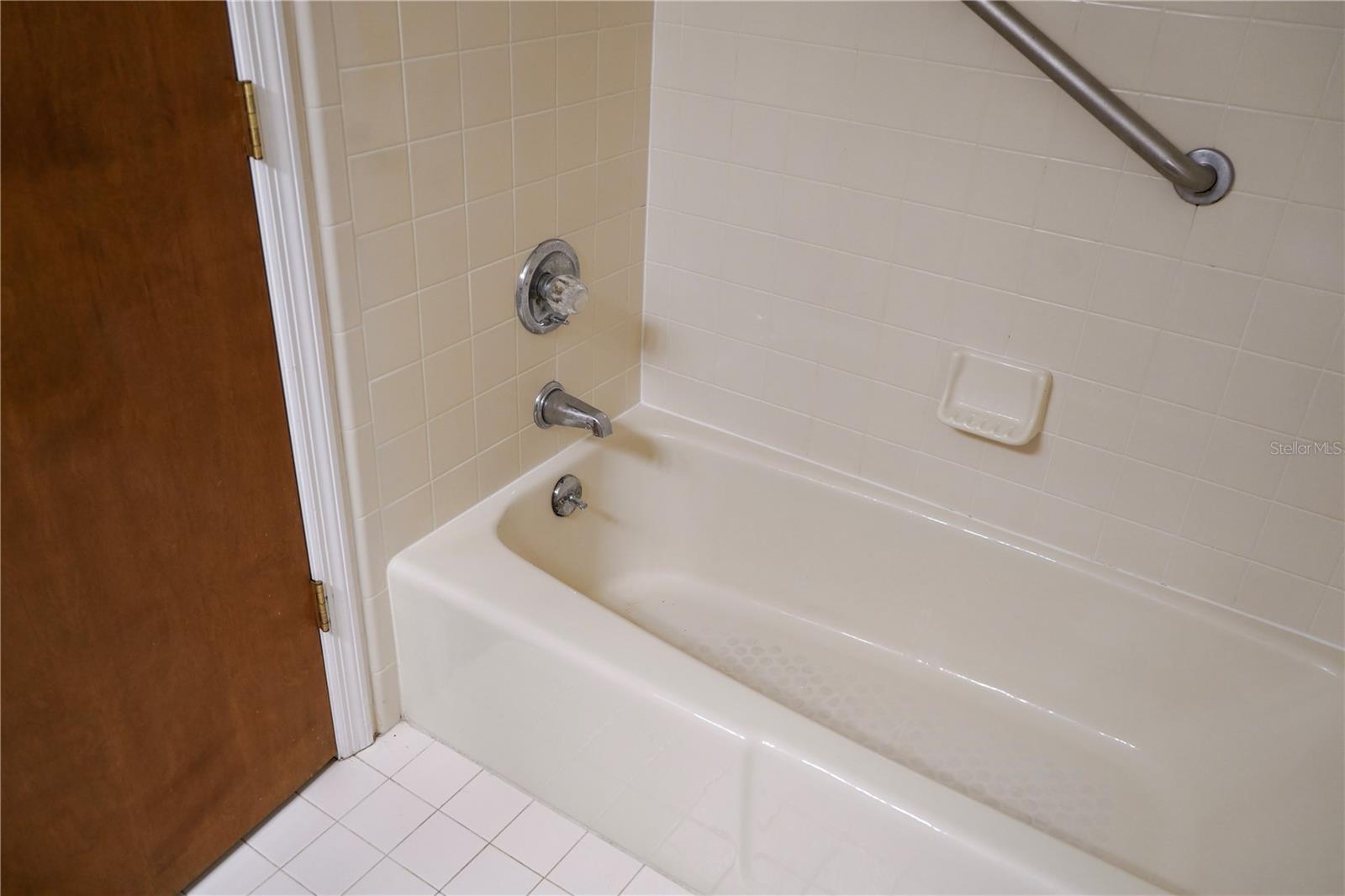 BREEZEWOOD VILLAGE CONDO PH 01-04 - Residential