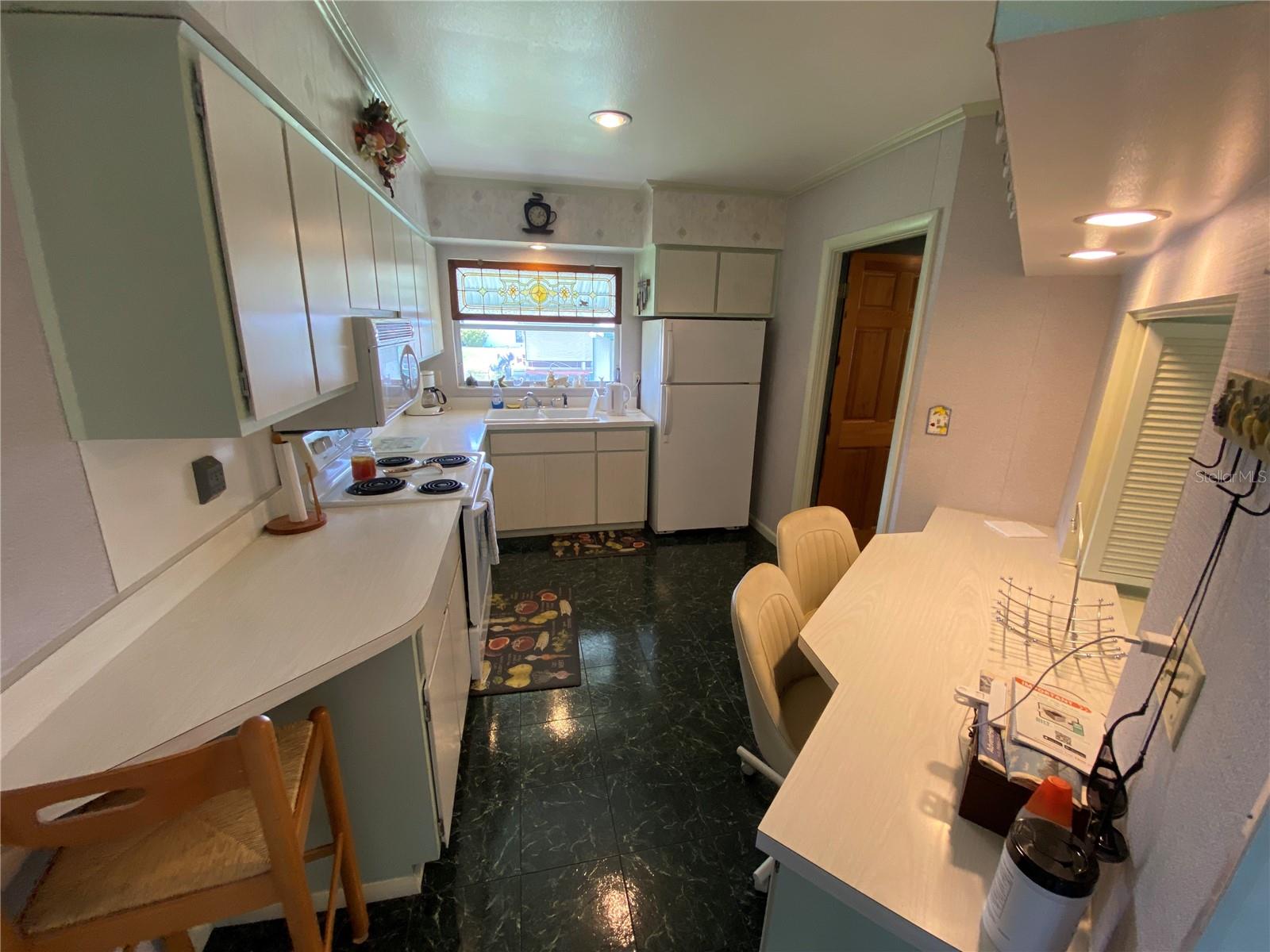 LAKE HARRIS SHORES UNIT 02 - Residential Lease