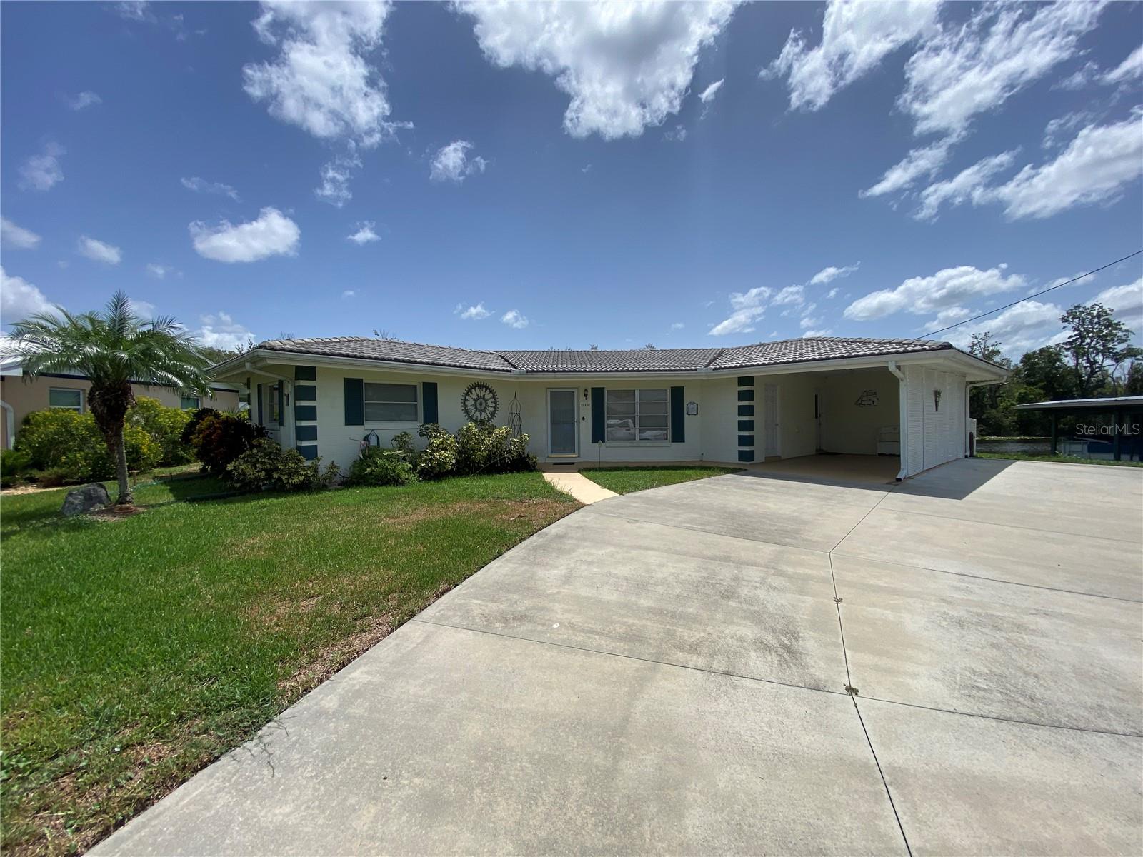 LAKE HARRIS SHORES UNIT 02 - Residential Lease