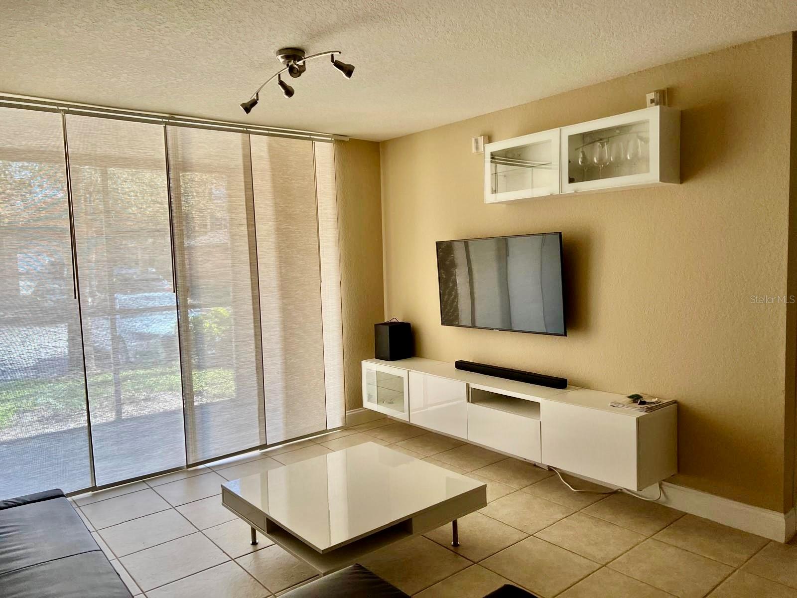 SANDLAKE PRIVATE RESIDENCES - Residential