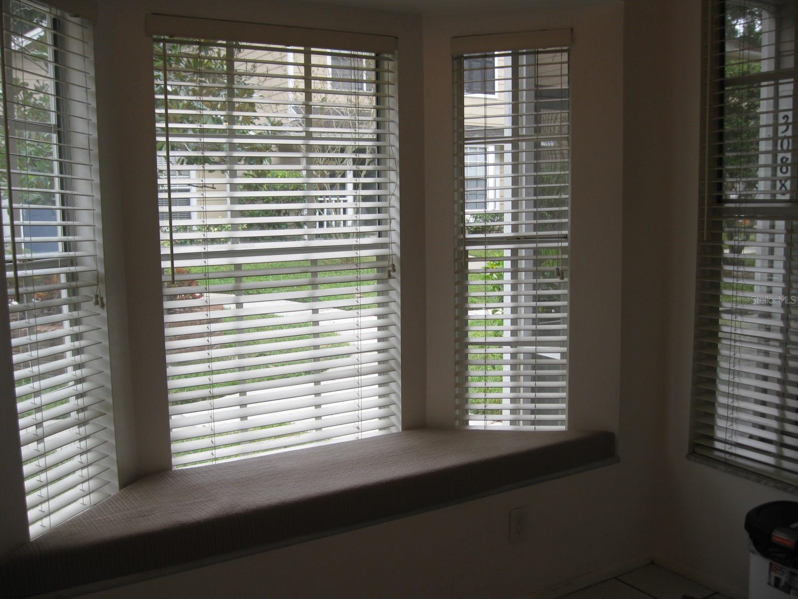 FOX LAKE TWNHMS - Residential Lease