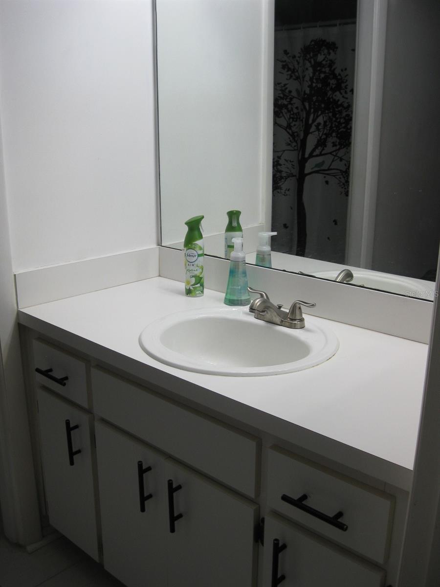 FOX LAKE TWNHMS - Residential Lease