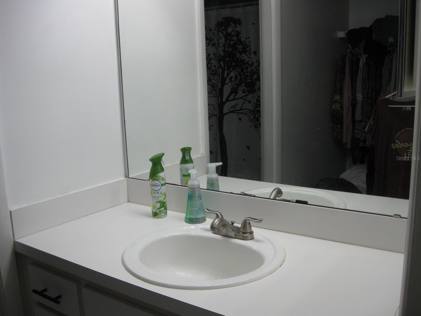 FOX LAKE TWNHMS - Residential Lease