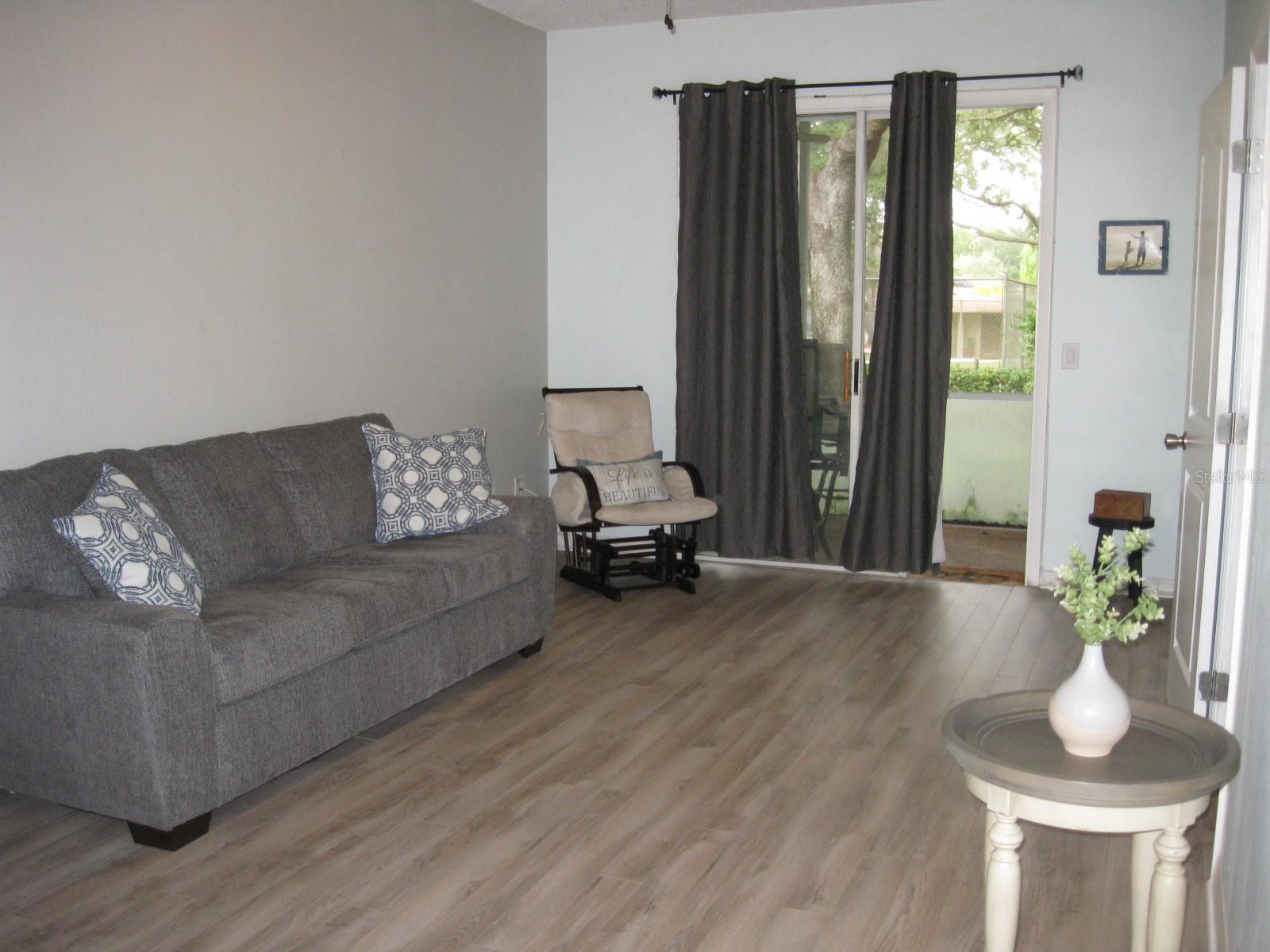 FOX LAKE TWNHMS - Residential Lease