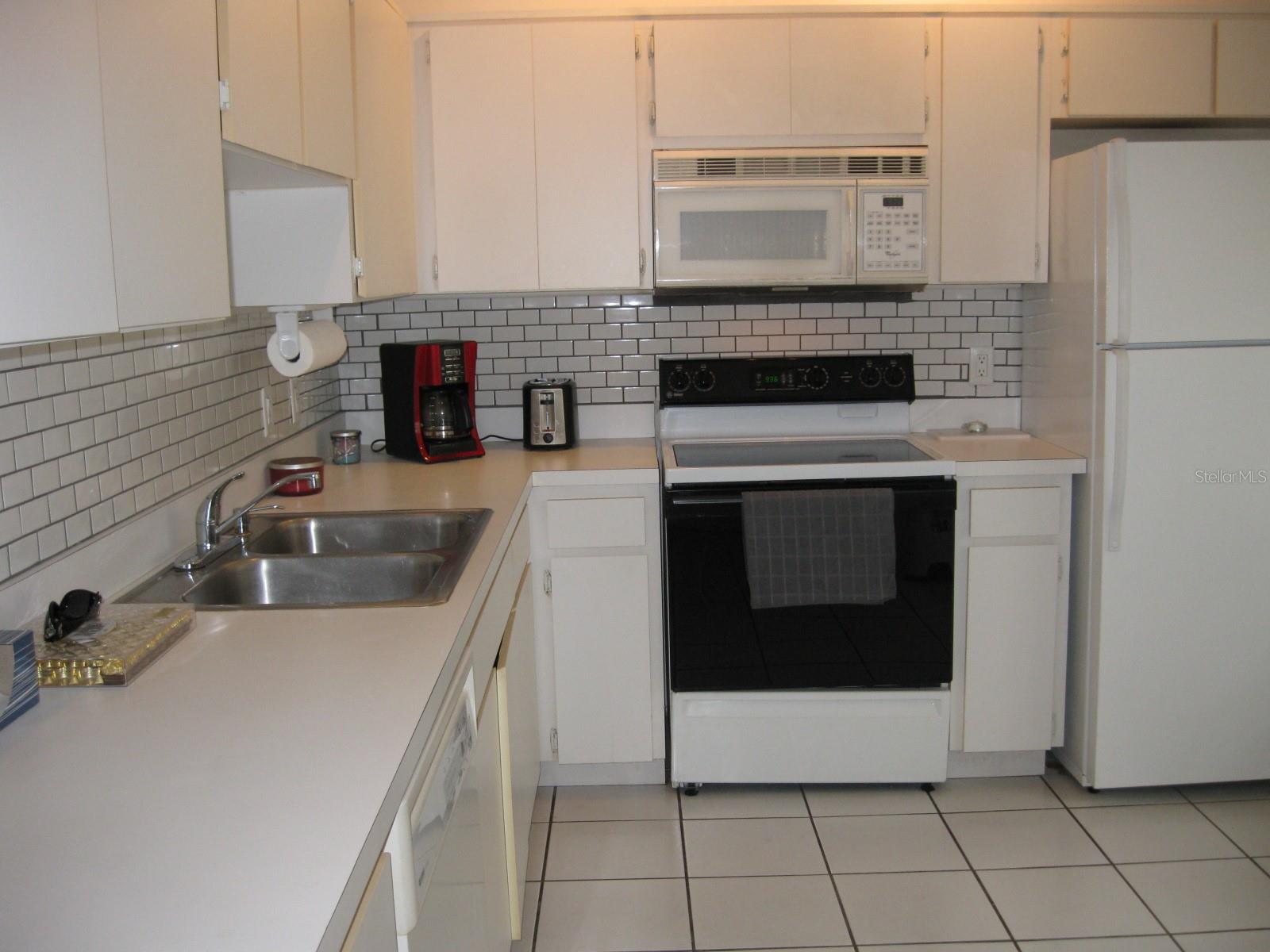 FOX LAKE TWNHMS - Residential Lease