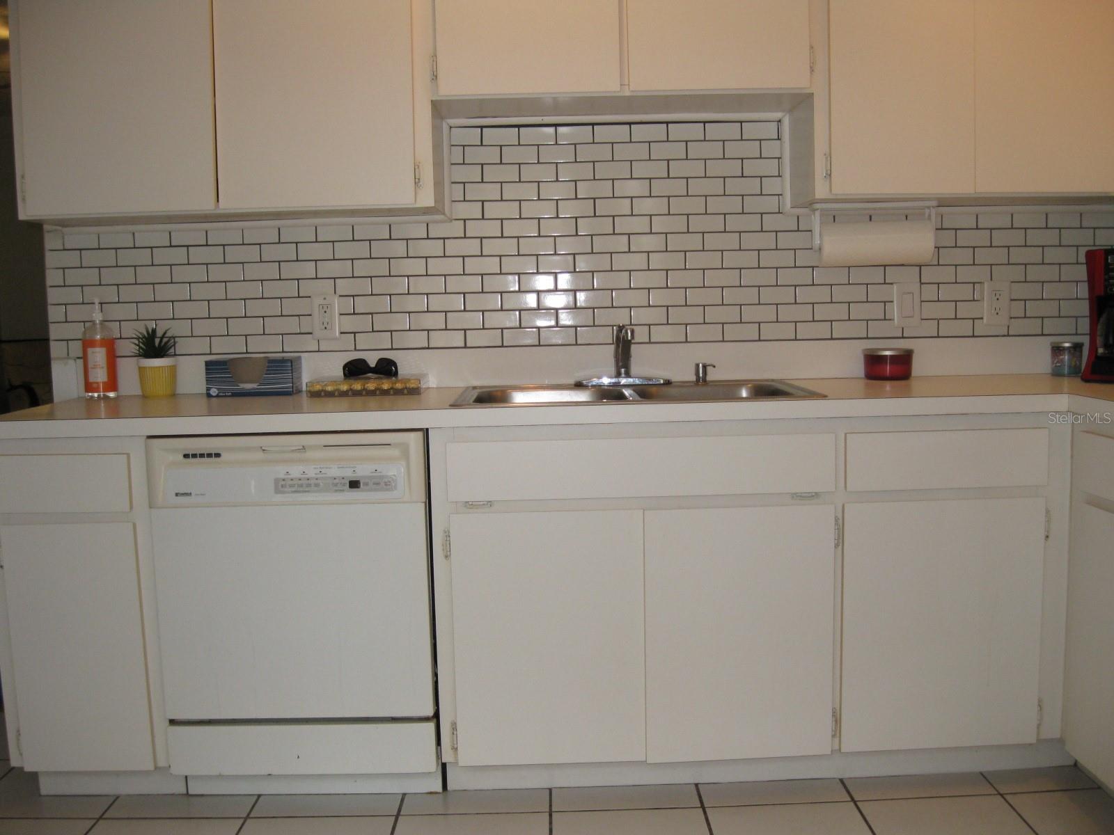 FOX LAKE TWNHMS - Residential Lease