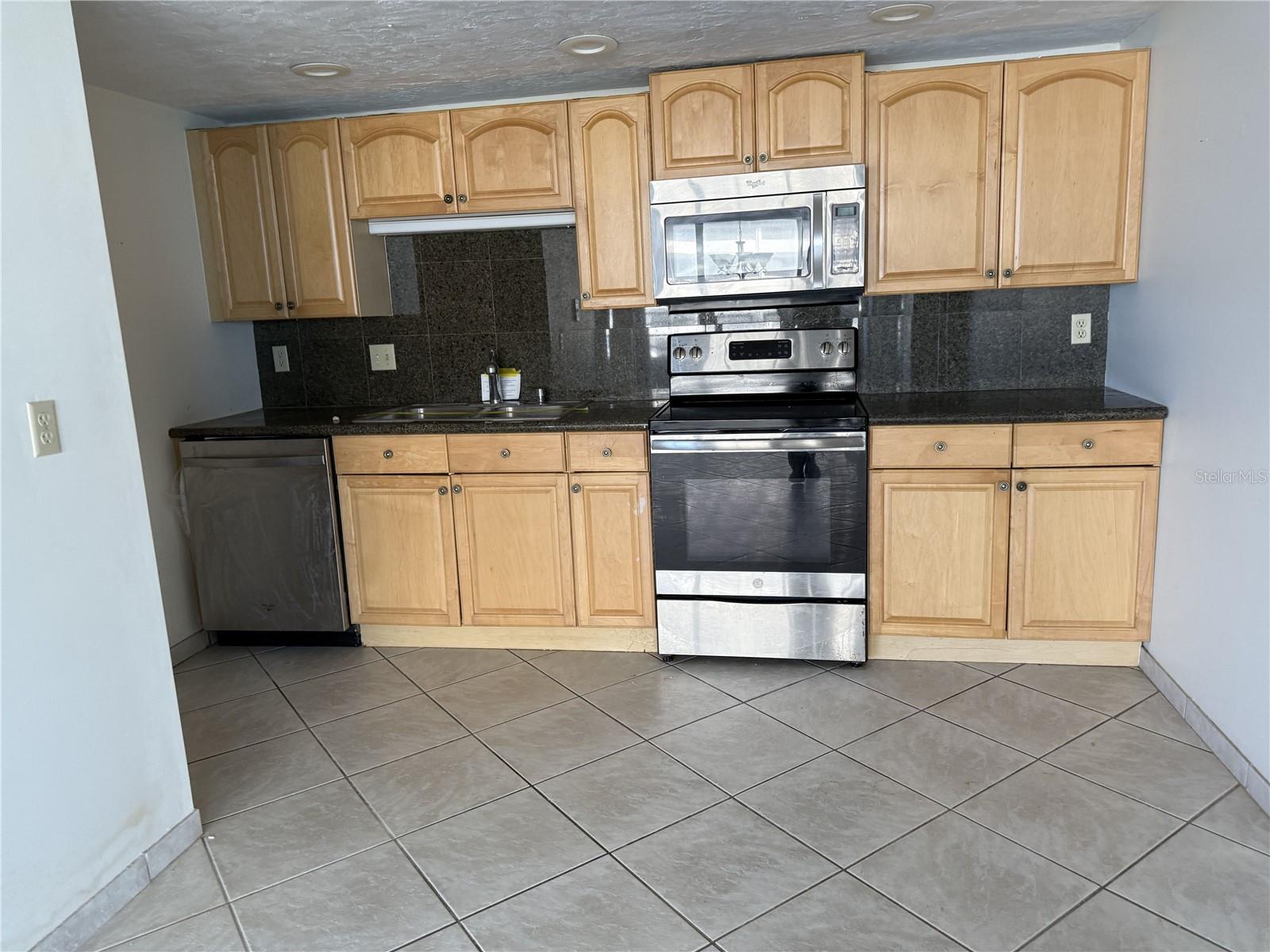 ALIKI CONDO - Residential