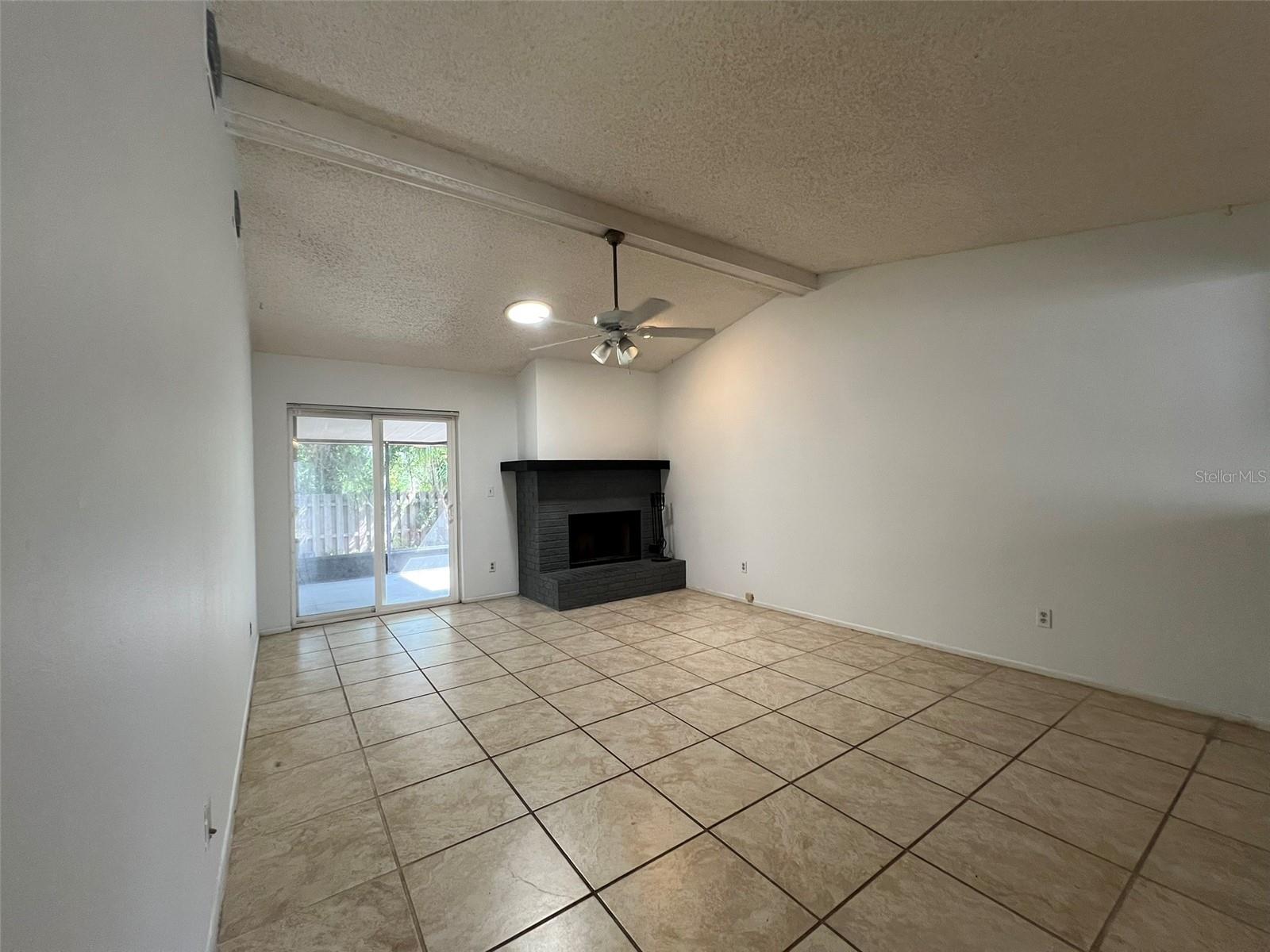 HUNTINGTON BY THE CAMPUS - Residential