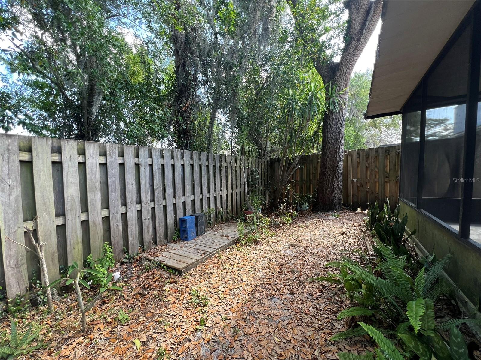 HUNTINGTON BY THE CAMPUS - Residential