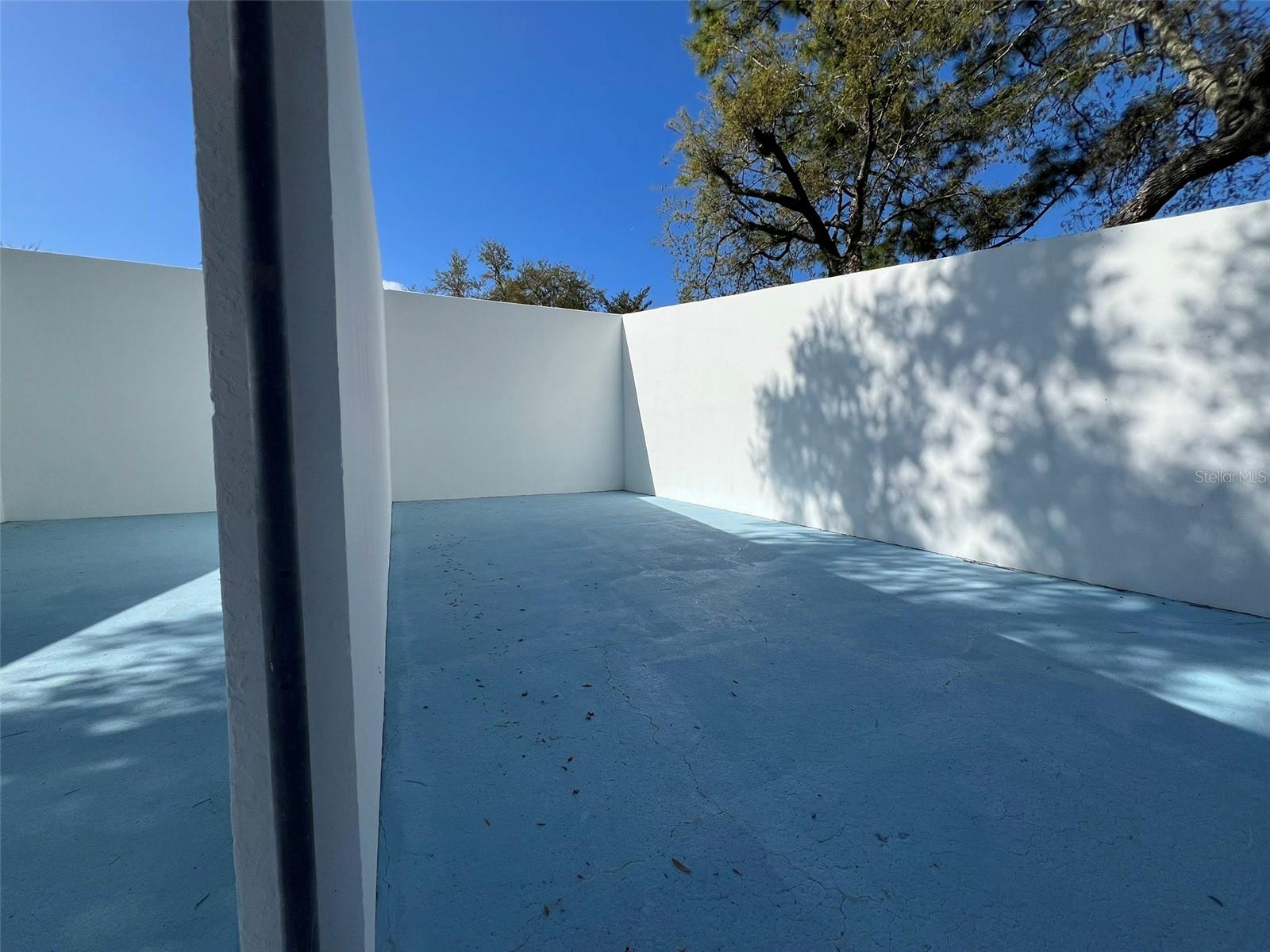 HUNTINGTON BY THE CAMPUS - Residential