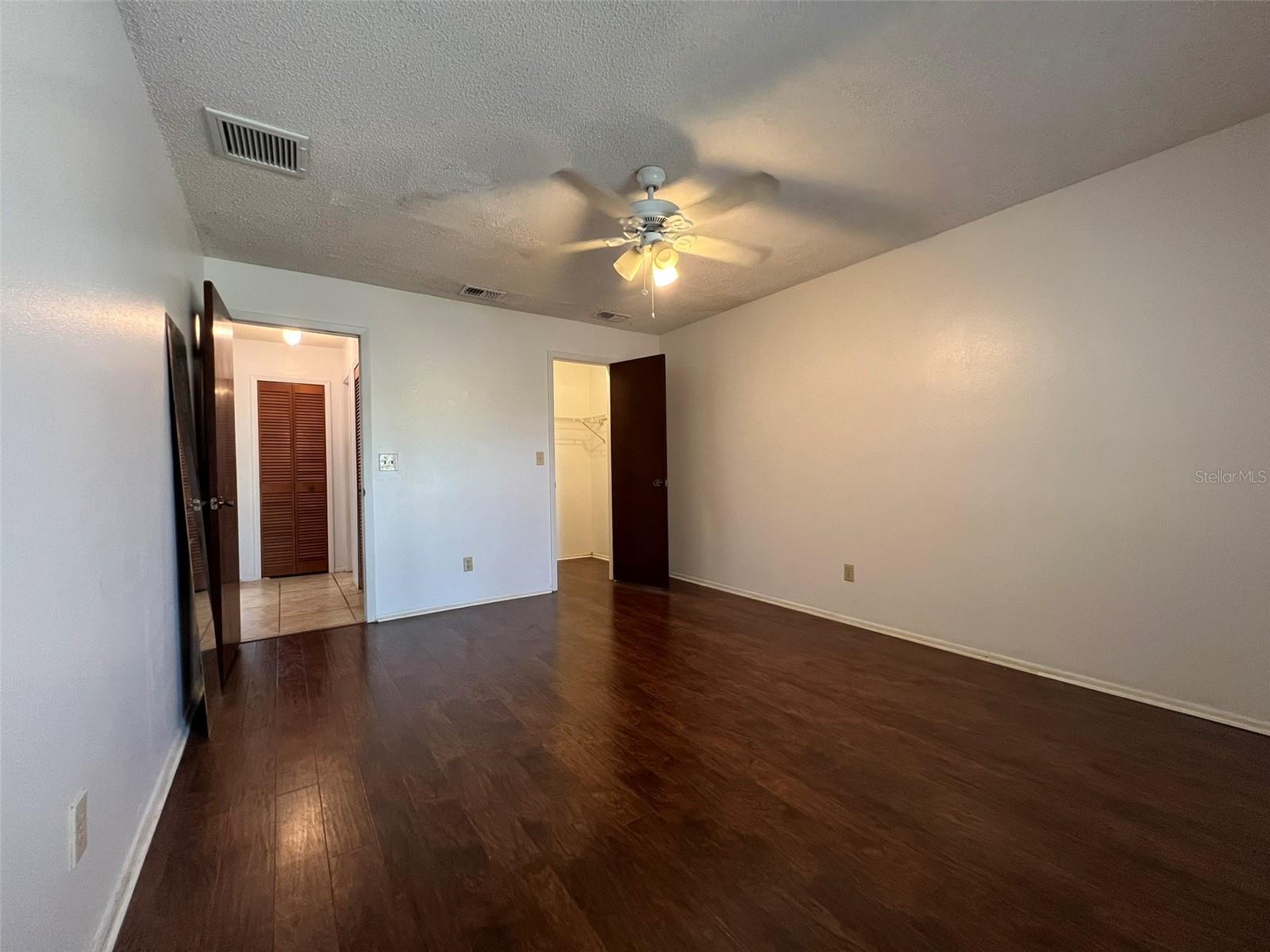 HUNTINGTON BY THE CAMPUS - Residential