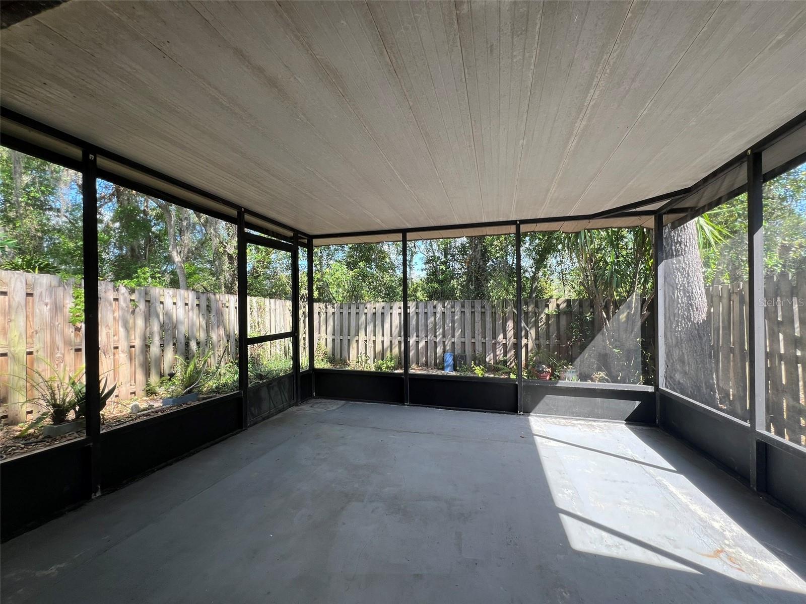 HUNTINGTON BY THE CAMPUS - Residential