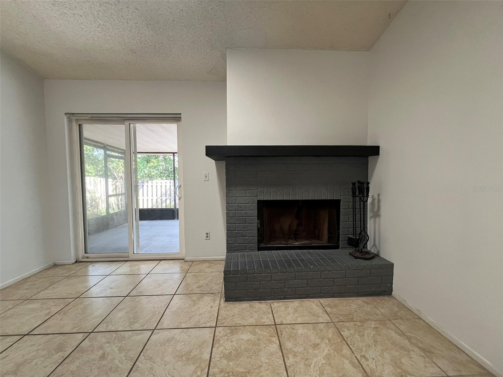 HUNTINGTON BY THE CAMPUS - Residential