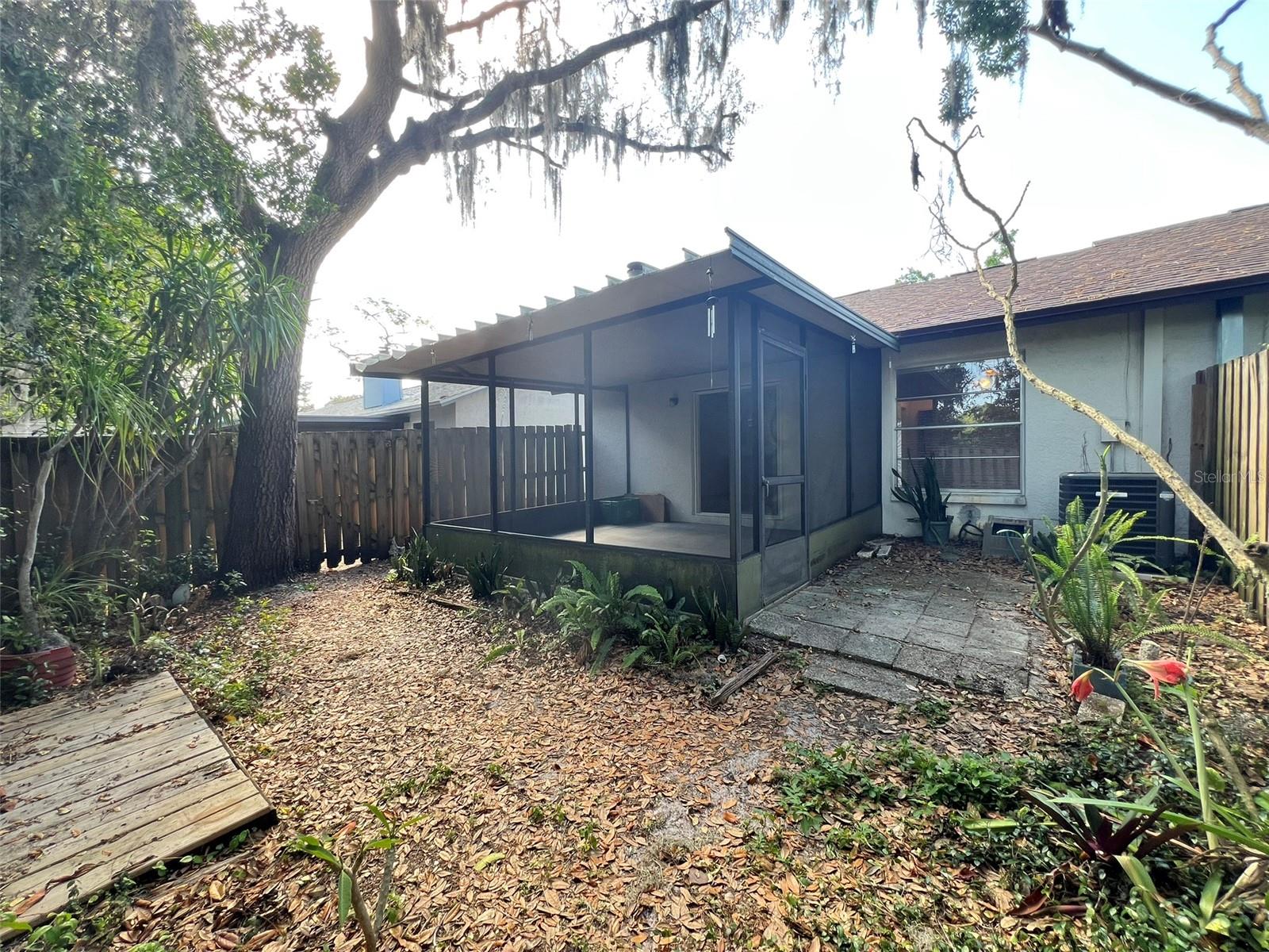 HUNTINGTON BY THE CAMPUS - Residential