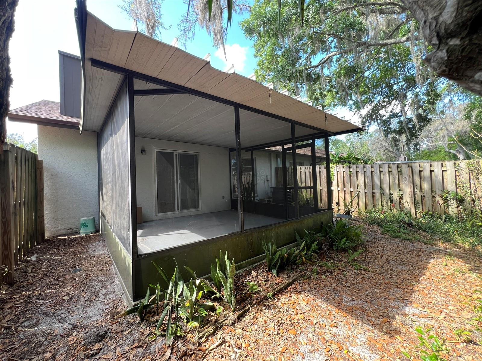 HUNTINGTON BY THE CAMPUS - Residential