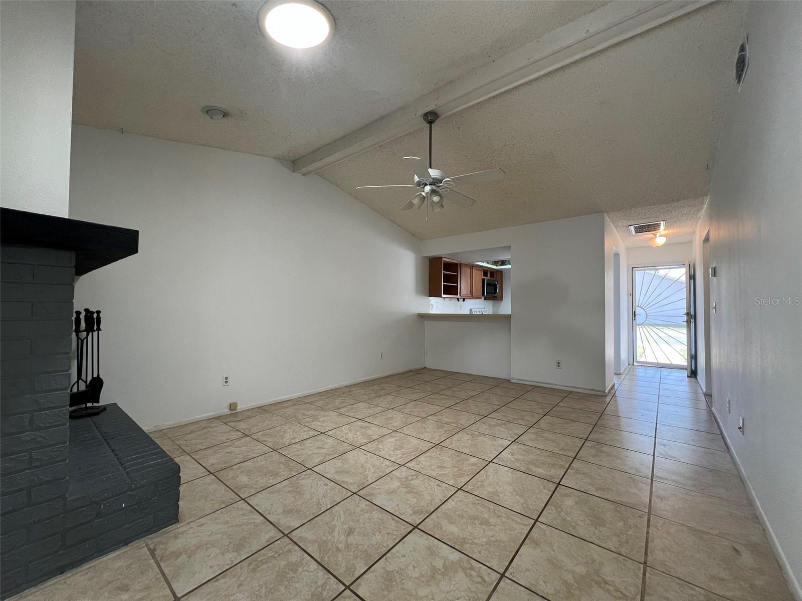 HUNTINGTON BY THE CAMPUS - Residential