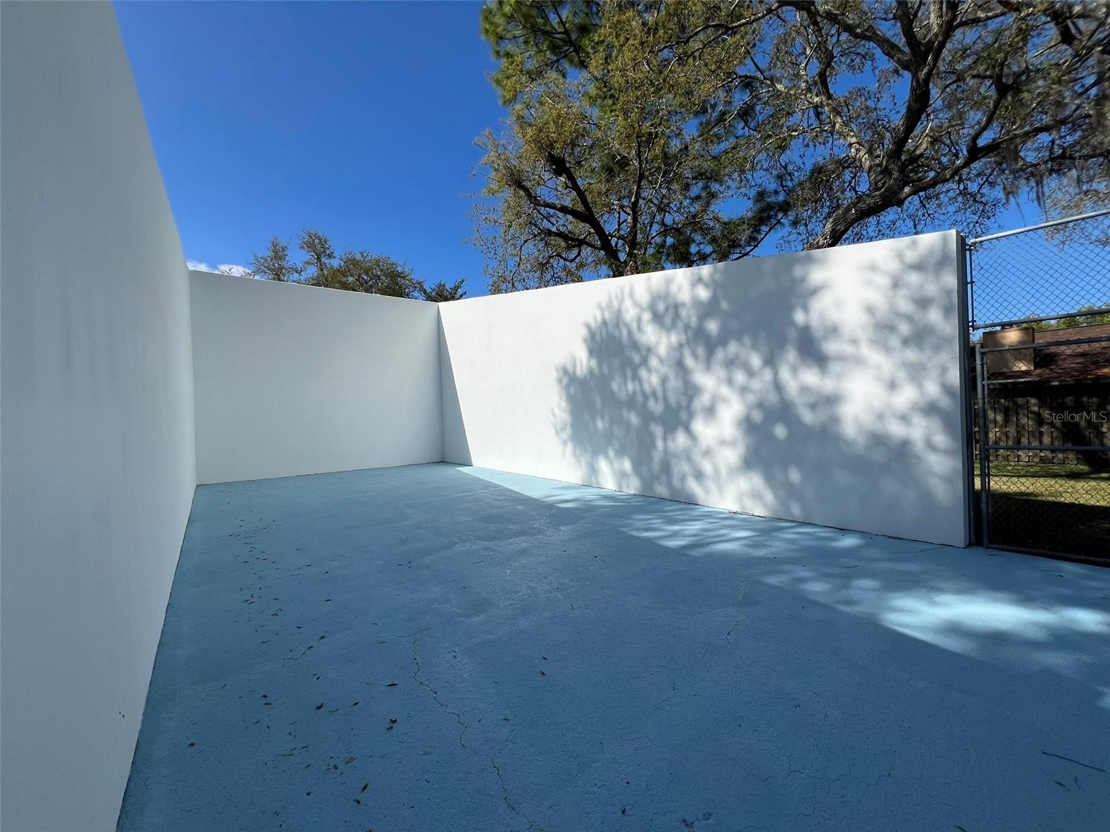 HUNTINGTON BY THE CAMPUS - Residential