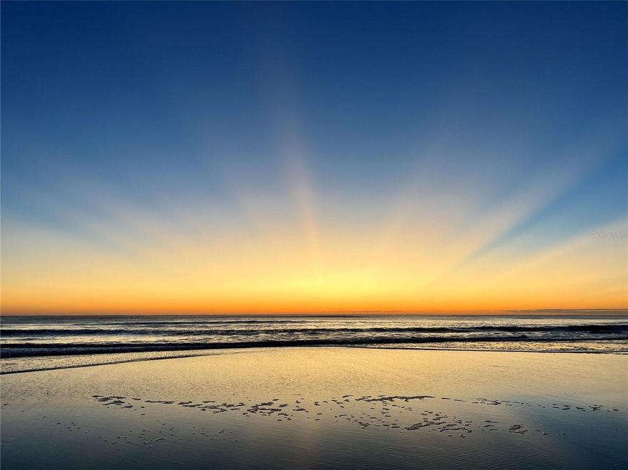 THE BEST OF BOTH WORLDS! BEAUTIFULLY DECORATED GROUND UNIT WITH DIRECT OCEAN FRONT AND POOL VIEW.
Weekly Rate: 1800.00   Monthly Rate: 3200.00