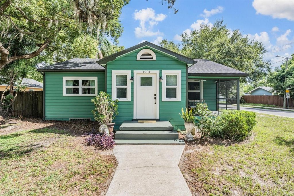 Photo of 1201 E Hanna Avenue, Tampa, FL 33604 (MLS # TB8417999)