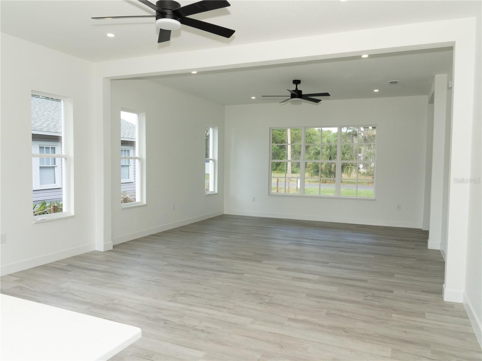 1115 HICKORY