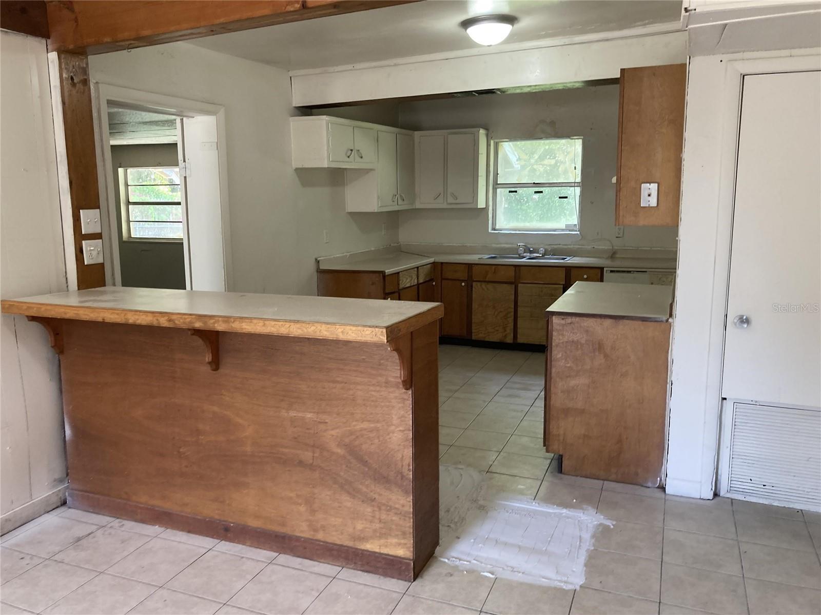 KINGS COURT ADD - Residential Lease