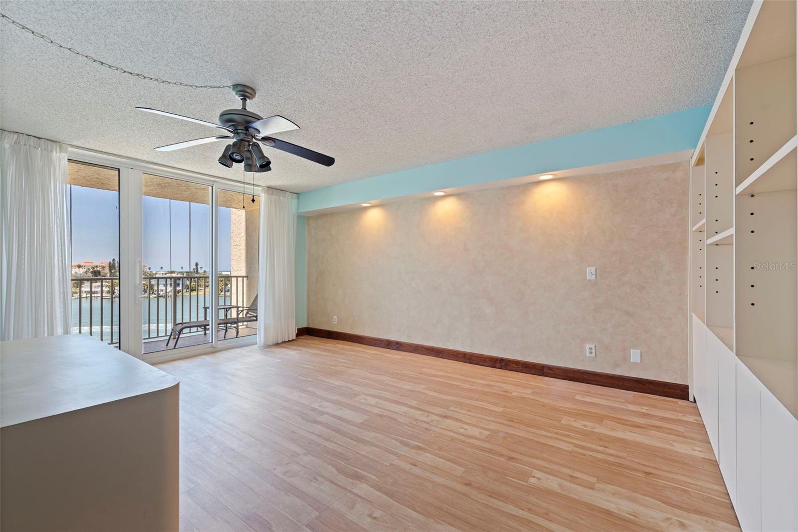 736 ISLAND WAY CONDO - Residential