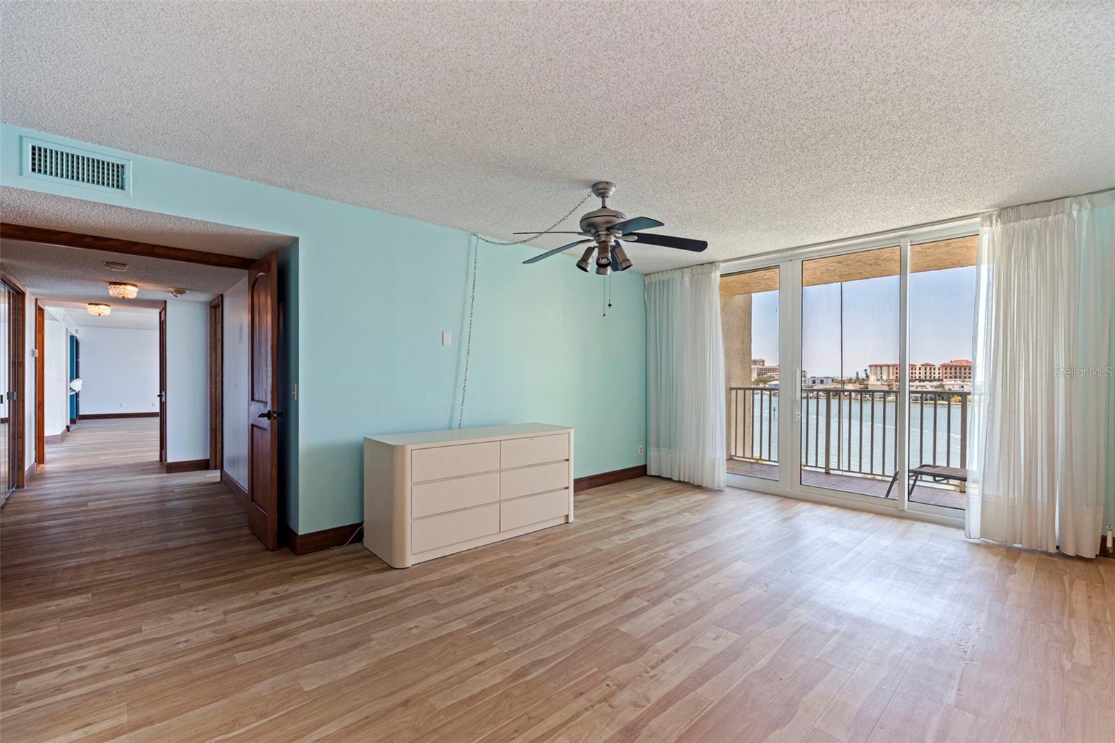 736 ISLAND WAY CONDO - Residential