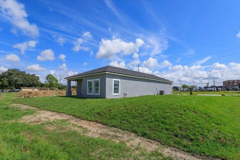 A home in LAKE WALES