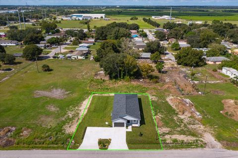 A home in LAKE WALES