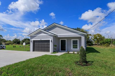 A home in LAKE WALES