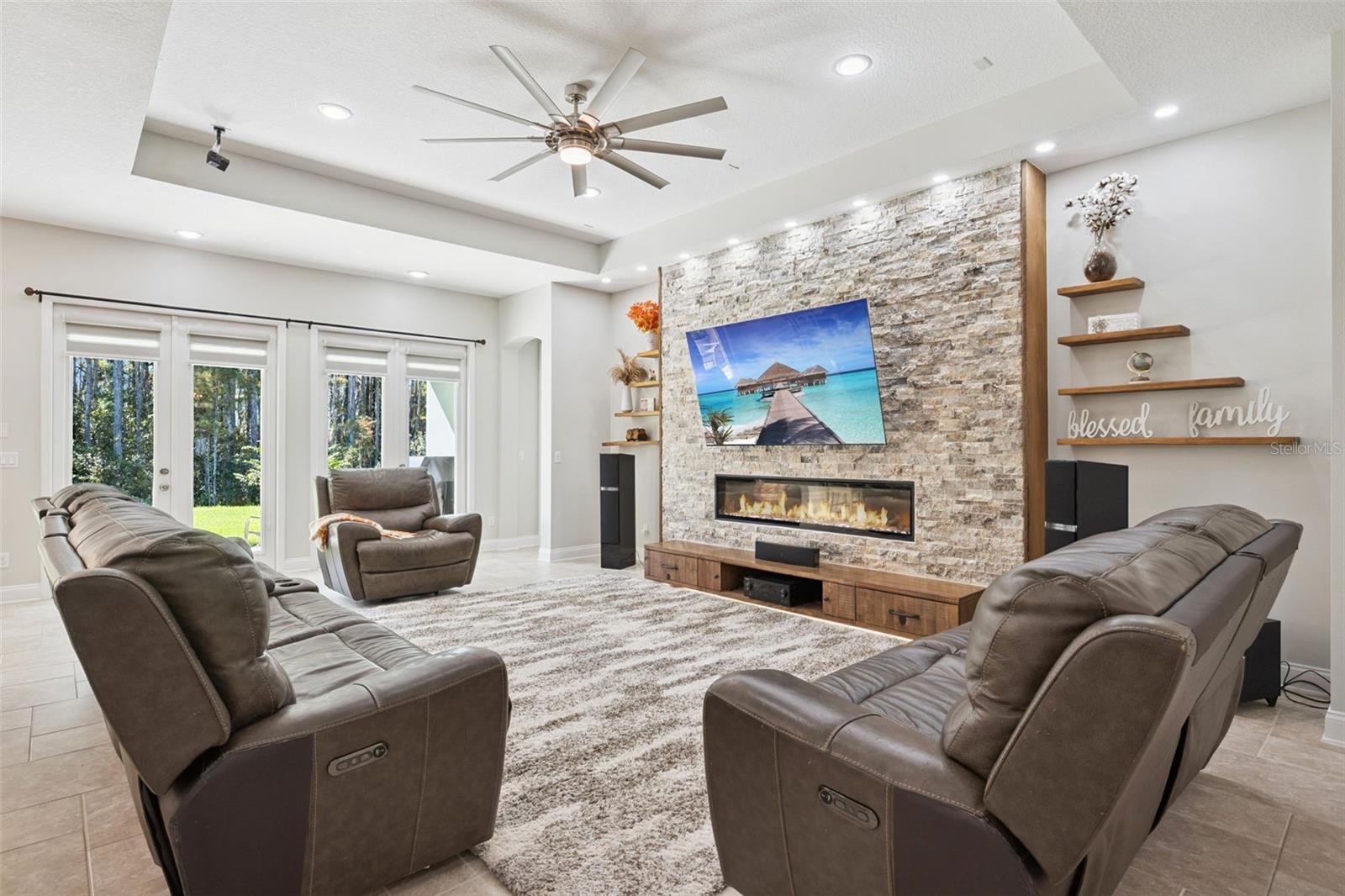 RANDAL PARK - Residential