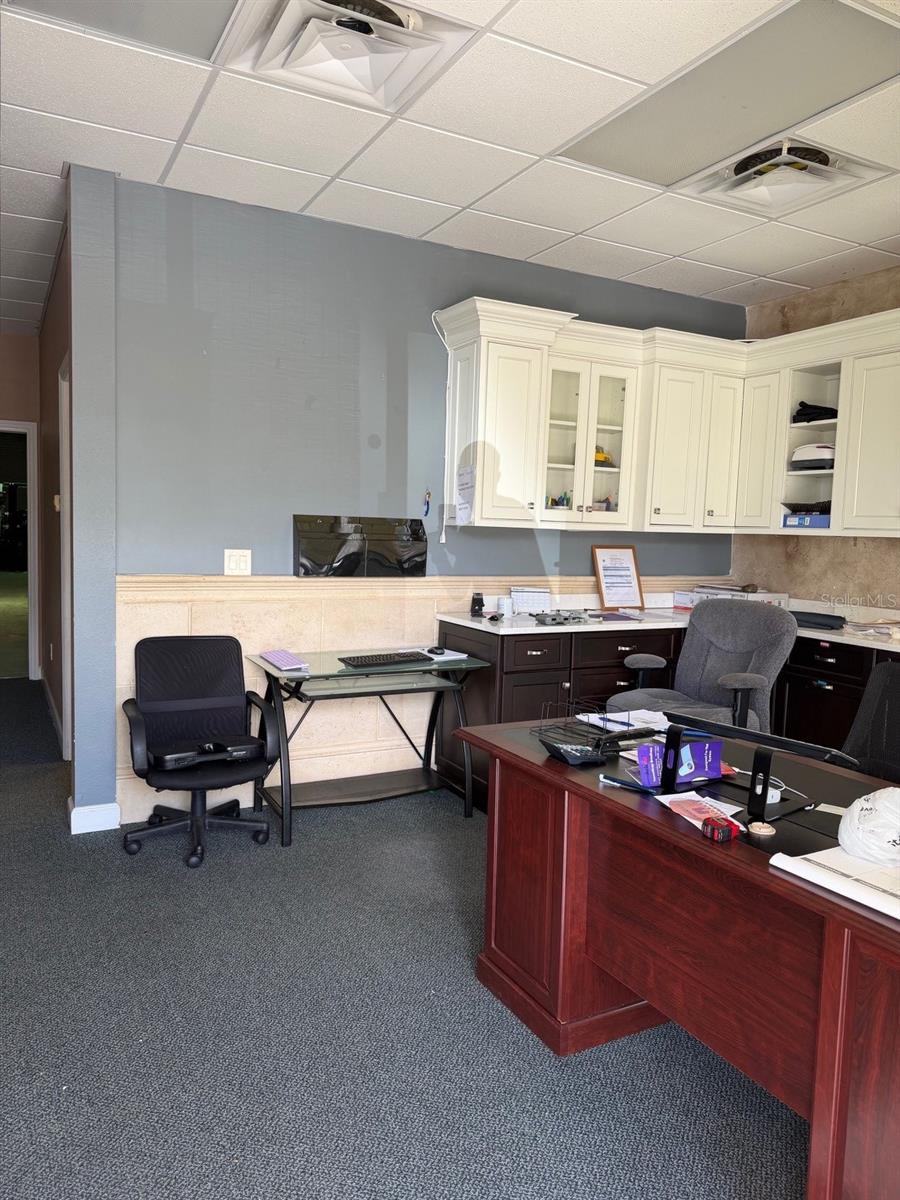 TAVARES LAKESIDE COMMERCE CENTER - Commercial Lease